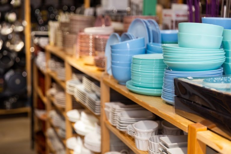 Elevating Everyday Dining: The Allure of Ceramic Dish Collections from Your Local Art Shop in Canada